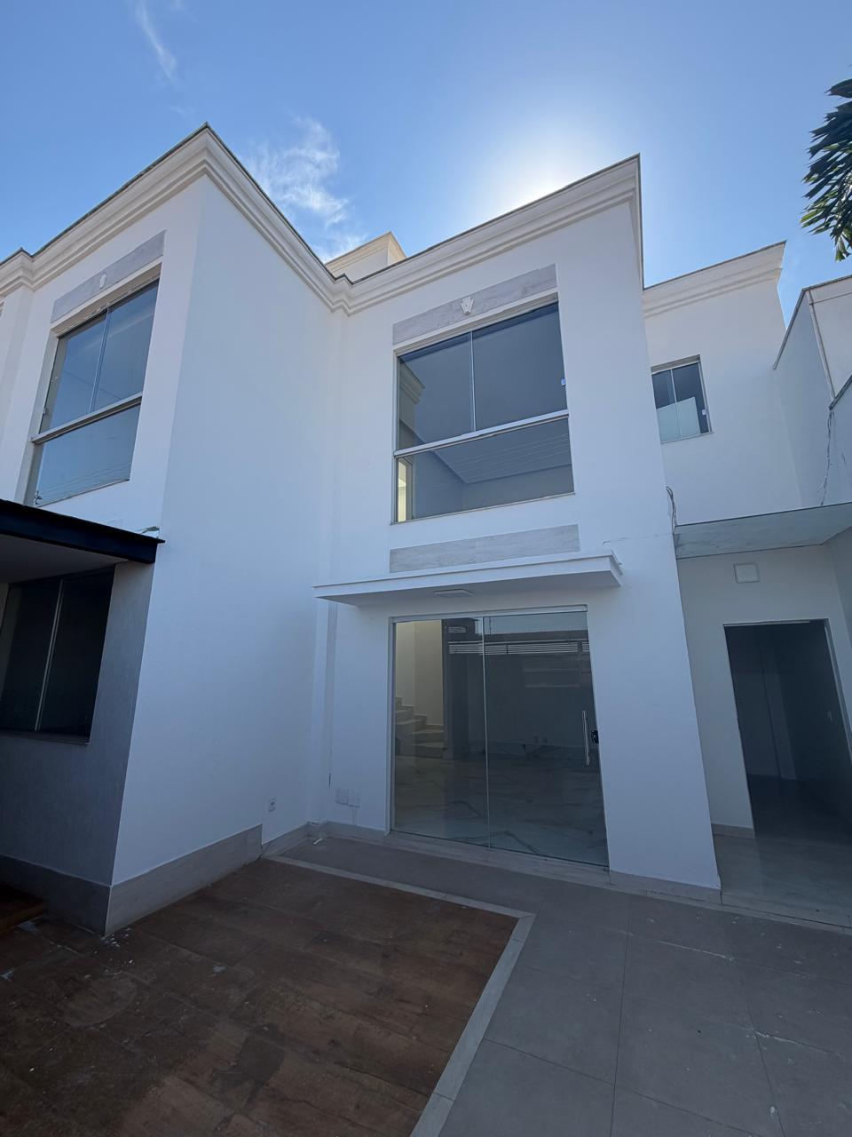 Casa moderna com 2 Suítes