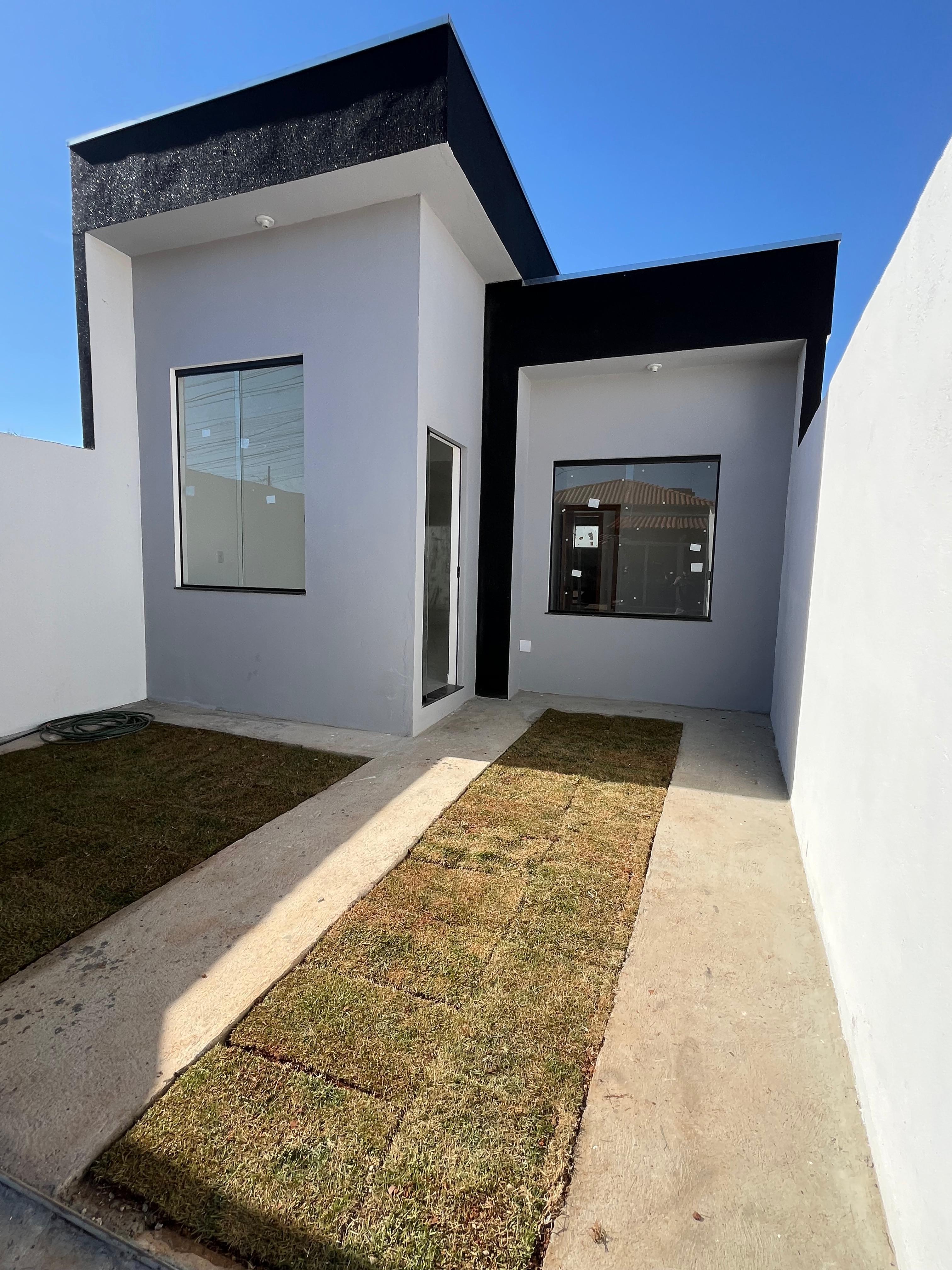 Casa moderna com 2 quartos e banheiro social