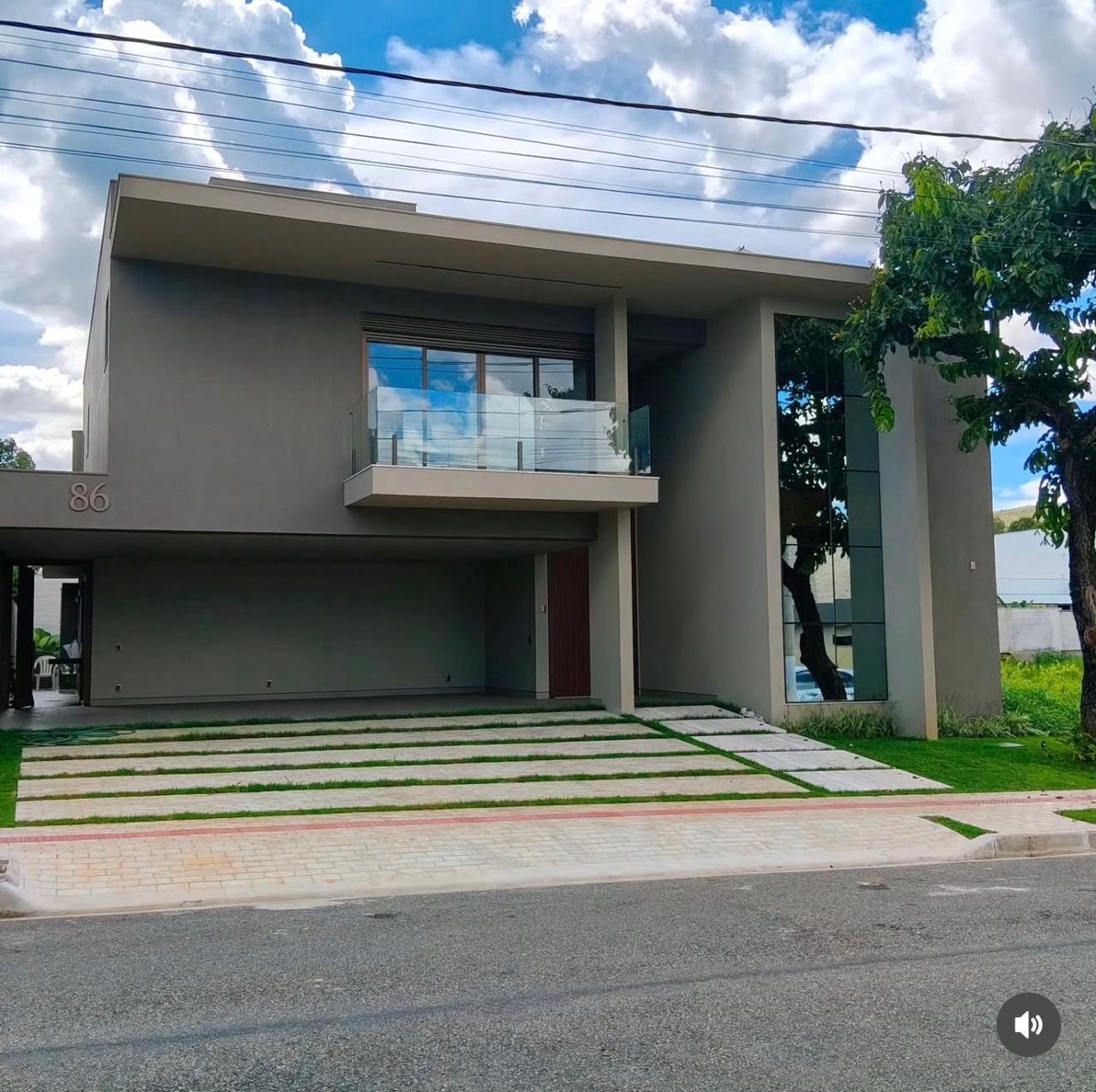 Casa Alto Padrão com Piscina - Residencial Veredas